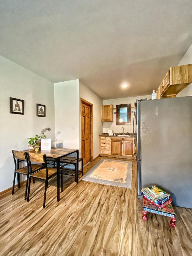 Giriraja Ashraya Apartment Moundsville Bagian luar foto